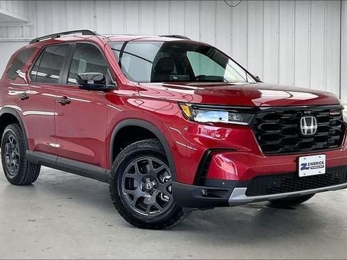 Certified 2025 Honda Pilot TrailSport image 35
