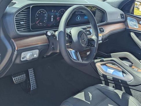 New 2026 Mercedes-Benz GLS 580 4MATIC image 3