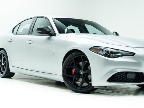 Used 2019 Alfa Romeo Giulia w/ Nero Edizione RWD image 3