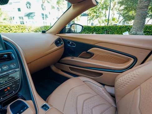 Used 2023 Aston Martin DBS Volante image 73