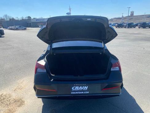 Used 2024 Hyundai Elantra SEL w/ Convenience Package image 9