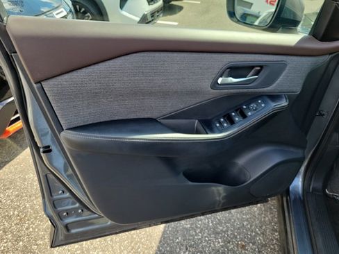 Used 2023 Nissan Rogue SV FWD image 15