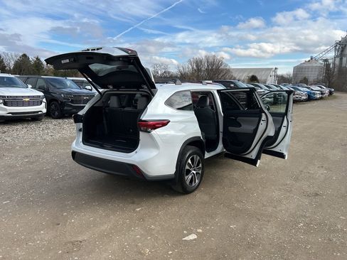 Used 2022 Toyota Highlander XLE image 30
