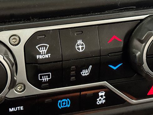 Used 2023 Jeep Wrangler Unlimited Sahara w/ Cold Weather Group AWD/4WD image 5