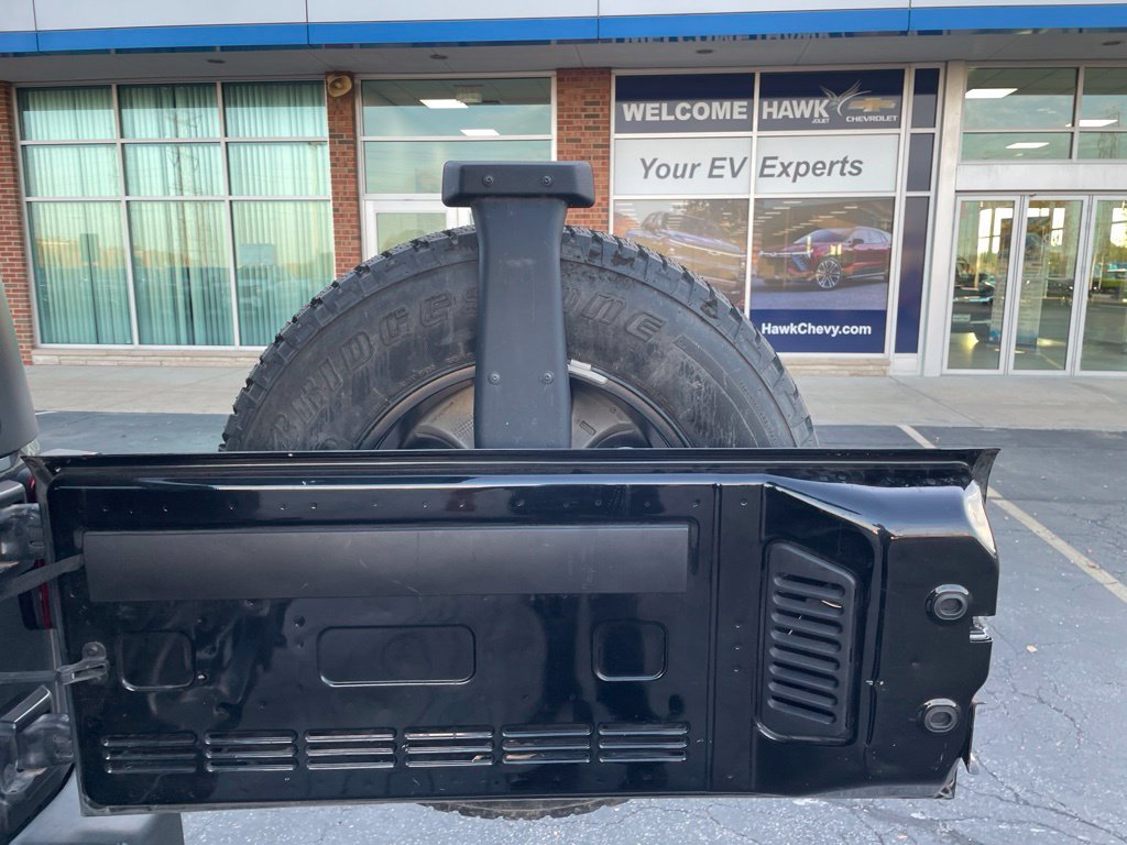 Used 2016 Jeep Wrangler Unlimited Sahara w/ Dual Top Group AWD/4WD image 8
