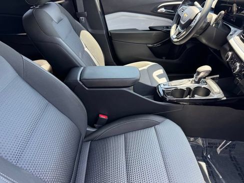 Certified 2024 Chevrolet Trax LT w/ Driver Confidence Package FWD image 7