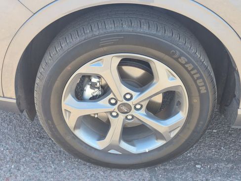 Used 2024 Ford Escape ST-Line AWD/4WD image 6