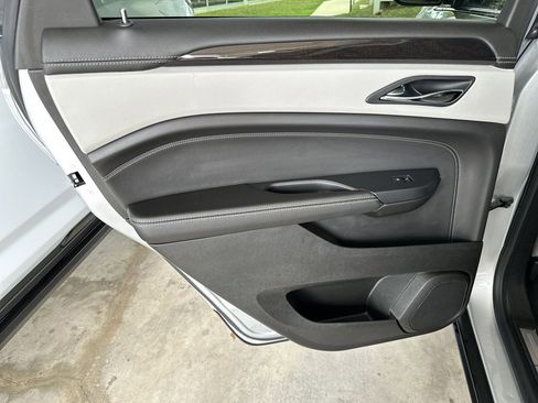 Used 2013 Cadillac SRX Luxury image 23