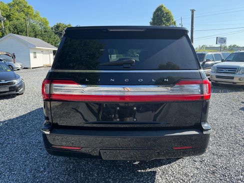 Used 2018 Lincoln Navigator Select AWD/4WD image 4