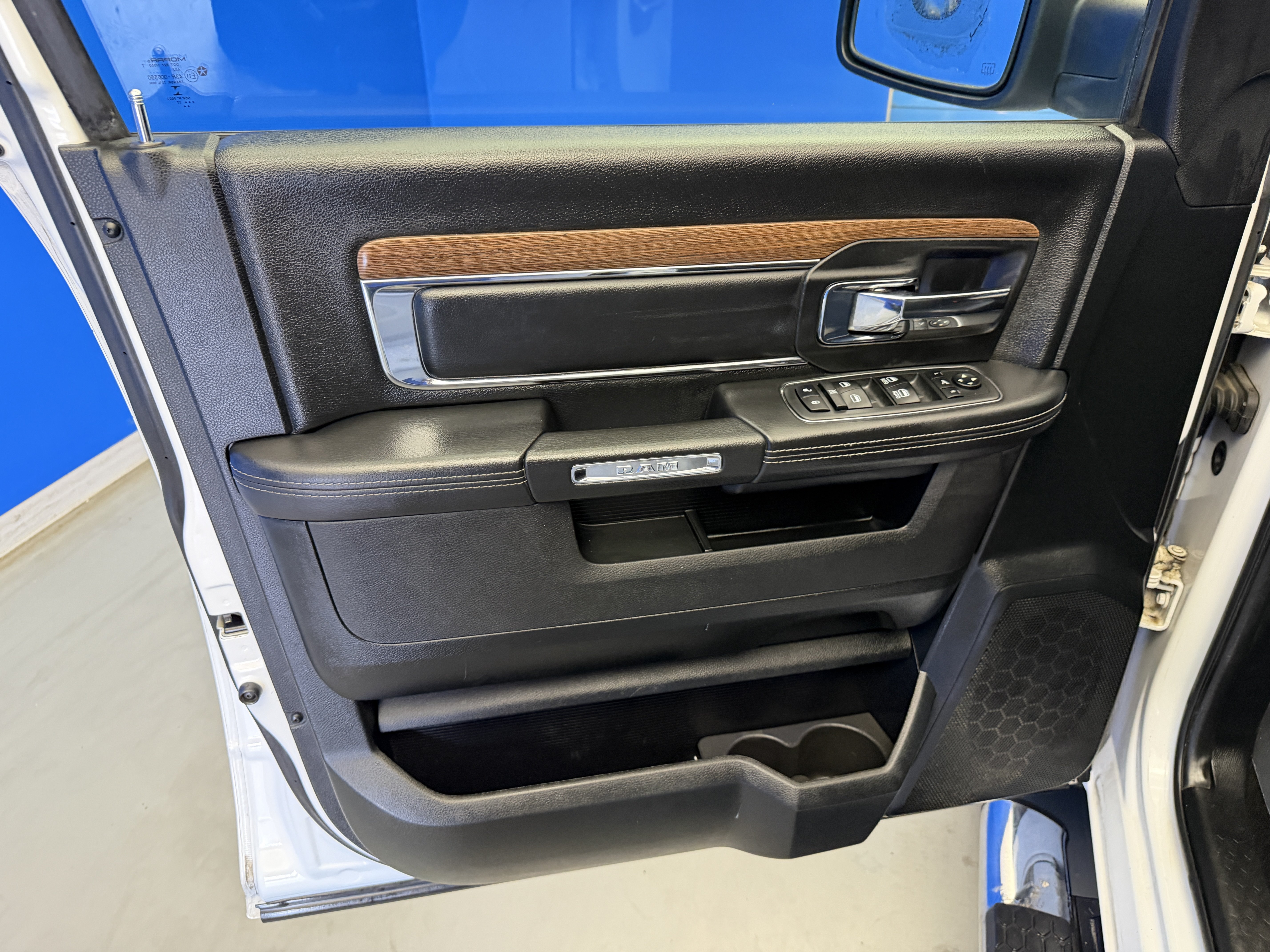 Used 2017 RAM 1500 Laramie w/ Convenience Group AWD/4WD image 10
