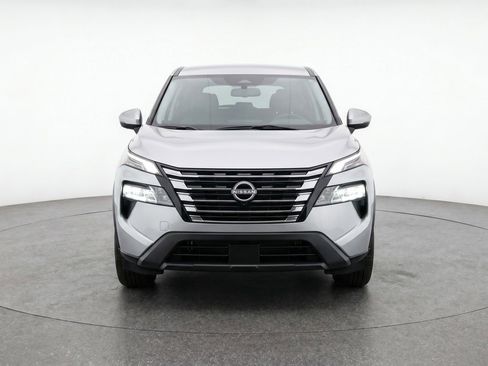 Used 2025 Nissan Rogue SV FWD image 2