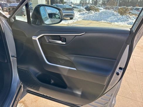 Used 2025 Toyota RAV4 XLE image 32