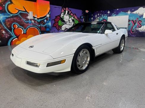 Used 1996 Chevrolet Corvette Coupe RWD image 1