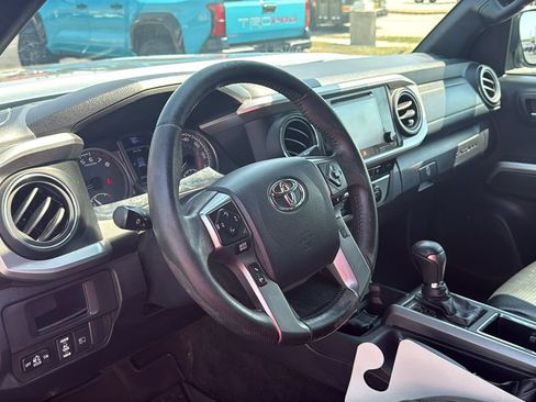 Used 2019 Toyota Tacoma Limited AWD/4WD image 11