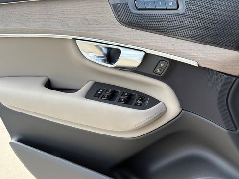 New 2026 Volvo XC90 B6 Plus w/ Protection Package Premier image 17