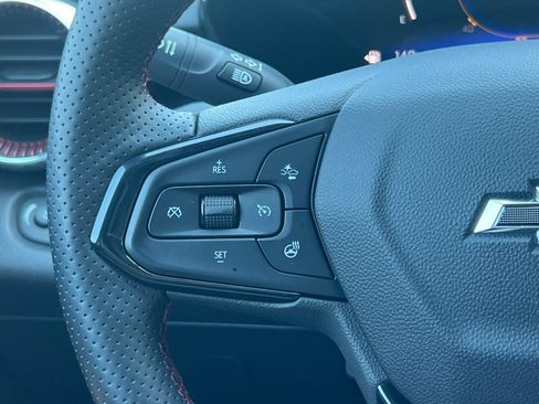 Used 2024 Chevrolet Trax RS w/ Sunroof Package FWD image 30