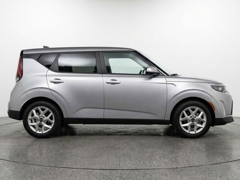 Used 2025 Kia Soul LX w/ LX Technology Package image 11