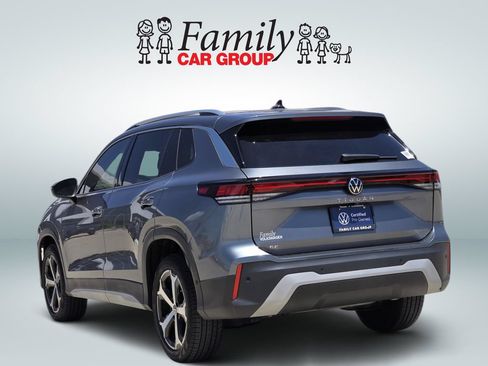 Used 2025 Volkswagen Tiguan SE FWD image 3
