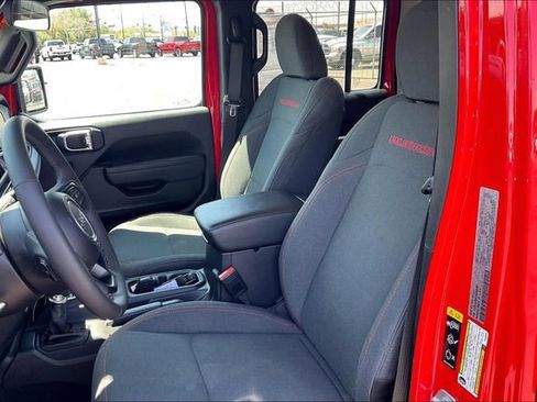 Used 2025 Jeep Wrangler Unlimited Rubicon w/ Convenience Group AWD/4WD image 27