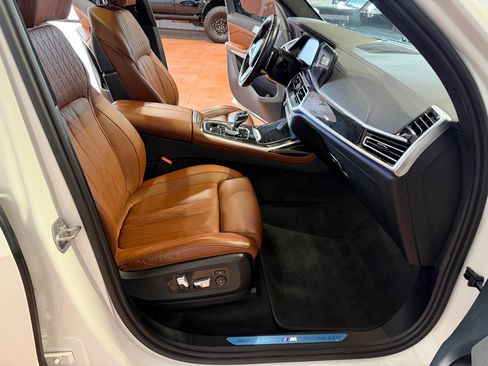 Used 2022 BMW X7 xDrive40i w/ M Sport Package AWD/4WD image 25