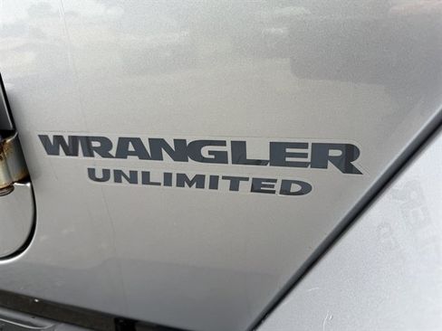 Used 2016 Jeep Wrangler Unlimited Sahara AWD/4WD image 8