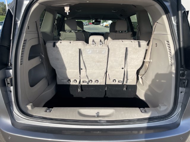 Used 2021 Chrysler Pacifica Touring-L FWD image 32