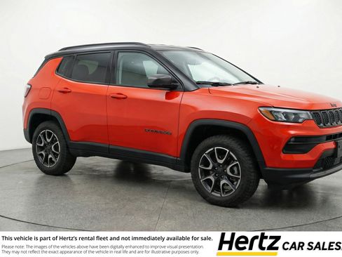 Used 2025 Jeep Compass Trailhawk AWD/4WD image 1
