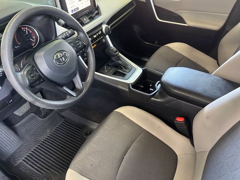 Used 2025 Toyota RAV4 XLE w/ Convenience Package FWD image 4