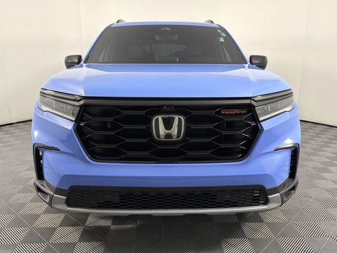 Used 2023 Honda Pilot TrailSport image 2