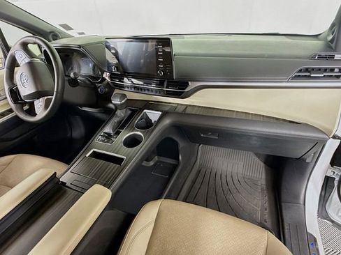 Certified 2023 Toyota Sienna Limited image 26