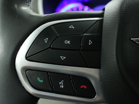 Used 2022 Chrysler Pacifica Touring-L FWD image 21
