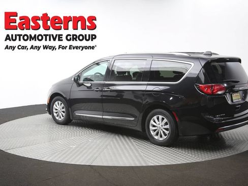 Used 2019 Chrysler Pacifica Touring-L FWD image 62