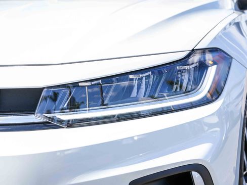 Used 2026 Volkswagen Jetta SE FWD image 4