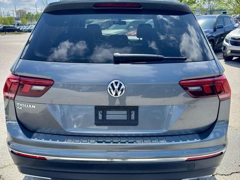 Used 2021 Volkswagen Tiguan SE w/ Panoramic Sunroof Package FWD image 4