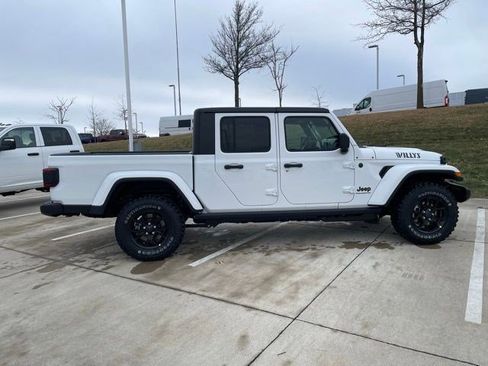 New 2026 Jeep Gladiator Sport AWD/4WD image 7