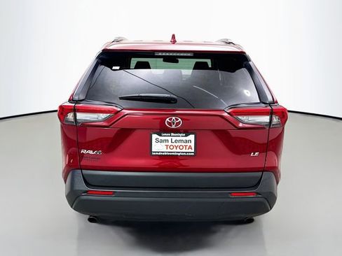 Used 2021 Toyota RAV4 LE image 6