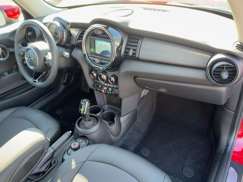 Used 2020 MINI Cooper 2-Door Hardtop w/ Storage Package image 31