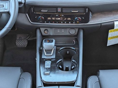 New 2025 Nissan Rogue Platinum w/ Platinum Premium Package image 21