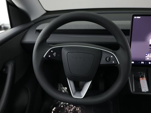 Used 2026 Tesla Model Y 2WD image 27