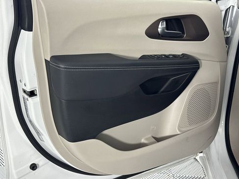 Used 2023 Chrysler Voyager LX FWD image 29