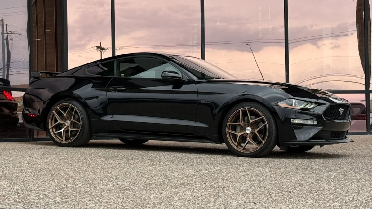 Used 2019 Ford Mustang GT RWD image 16