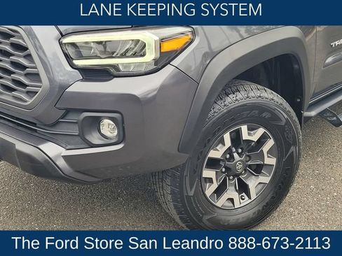 Used 2021 Toyota Tacoma TRD Off-Road w/ TRD Premium Off Road Package AWD/4WD image 10