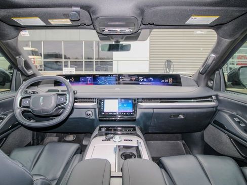 Used 2025 Lincoln Navigator L Reserve w/ Jet Appearance Package image 11