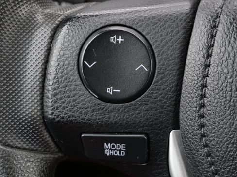 Used 2018 Toyota Corolla LE image 32