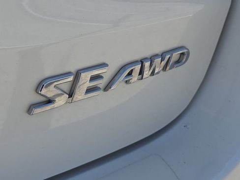 Used 2019 Toyota Highlander SE AWD/4WD image 12