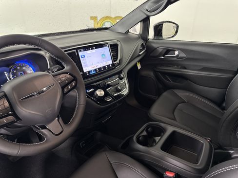 New 2026 Chrysler Pacifica Select image 27