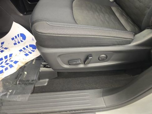 Used 2025 Nissan Pathfinder SV FWD image 36
