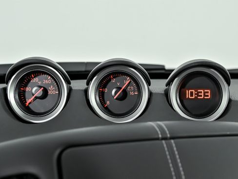 Used 2020 Nissan 370Z w/ Sport Package image 30