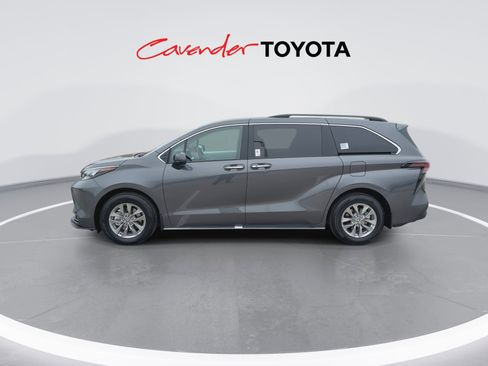 Certified 2025 Toyota Sienna XLE image 5