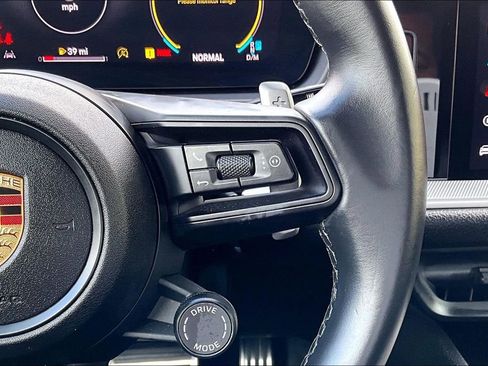 Used 2024 Porsche Cayenne image 27